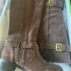 Hot in Hollywood suede boots dark brown zip up NWOT